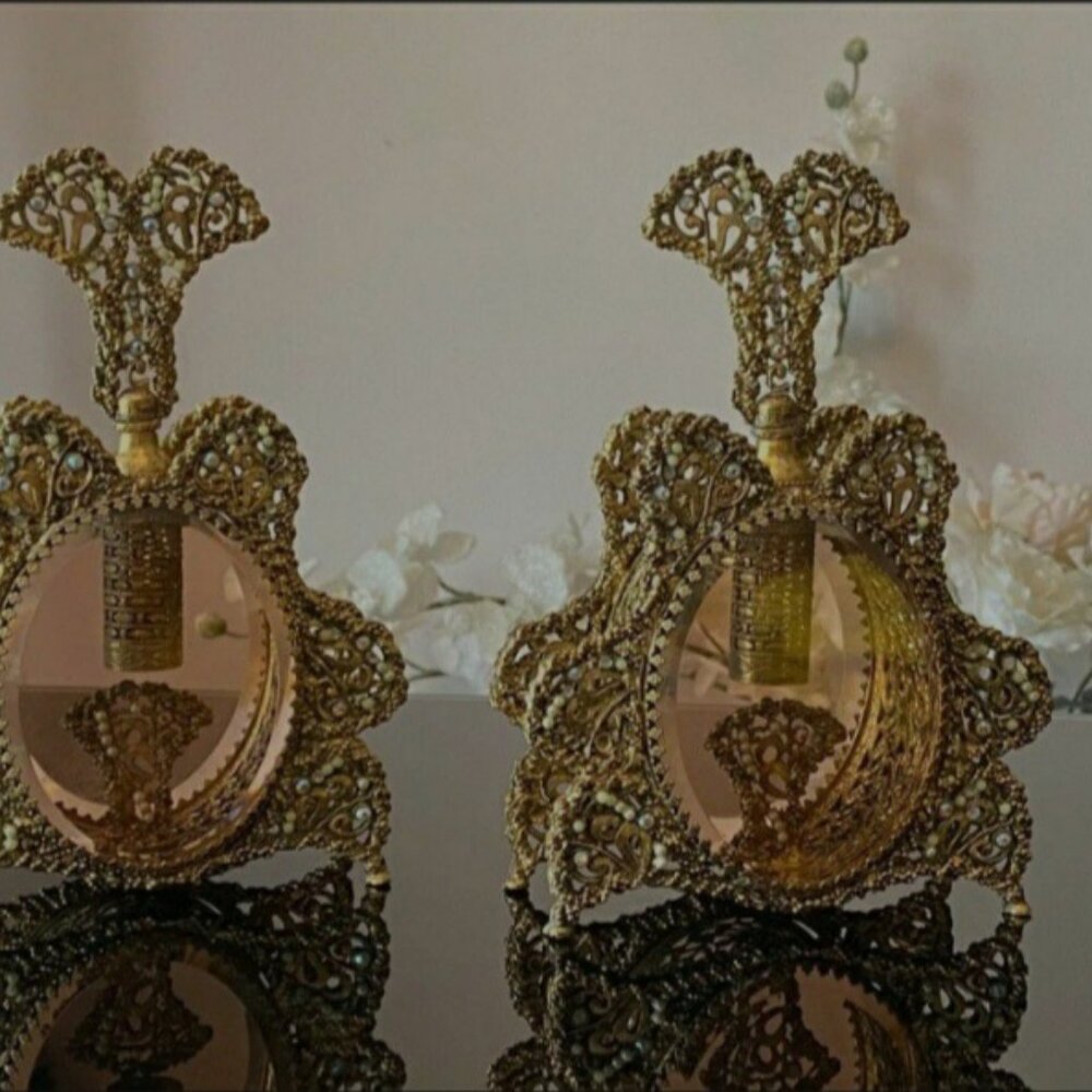 Beautiful Vintage Vanity Set
